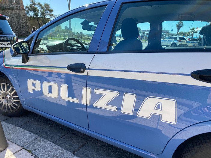 Sanremo: rapinatore seriale aveva depredato cinque donne in città, arrestato dalla Polizia Sanremo: rapinatore seriale aveva depredato cinque donne in città, arrestato dalla Polizia