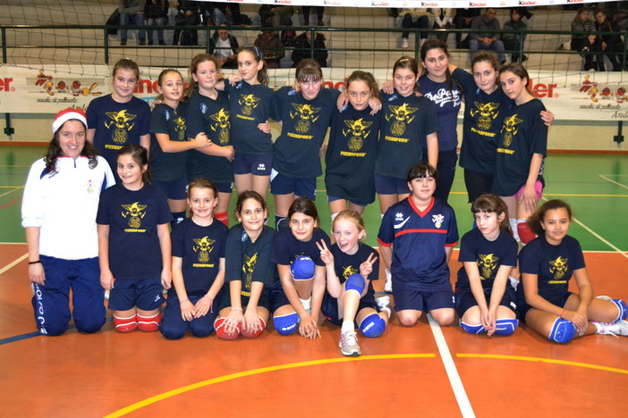 Grande ‘Festa degli auguri’ per il Golfo di Diana Volley con il torneo ‘Merry Christmas Kinder + sport’ Grande ‘Festa degli auguri’ per il Golfo di Diana Volley con il torneo ‘Merry Christmas Kinder + sport’