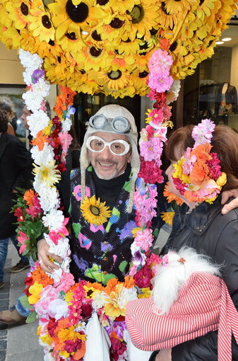 #sanremo 2014: nelle strade della città dei fiori c'è anche l'originalissimo 'MongolFiore'