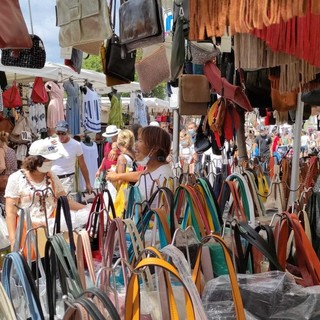 Mercato del 4 settembre a Ventimiglia, ambulanti dal Prefetto: "Uno spiraglio per ripristinarlo" Mercato del 4 settembre a Ventimiglia, ambulanti dal Prefetto: "Uno spiraglio per ripristinarlo"