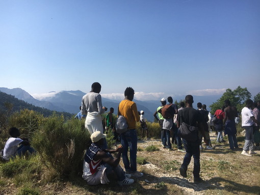 Non sono ancora arrivati a Nizza i migranti accompagnati da Cedric Herrou: ci saranno domani (Foto) Non sono ancora arrivati a Nizza i migranti accompagnati da Cedric Herrou: ci saranno domani (Foto)