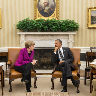 Obama origliava la Merkel, i tedeschi intercettavano segreti, gli italiani spiati da tutti