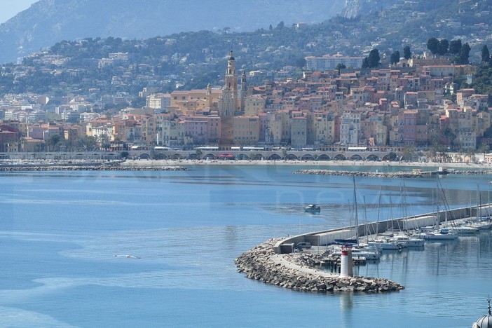 Mentone: incidente mortale sul lavoro, operaio edile di una ditta di Sanremo cade dal terzo piano Mentone: incidente mortale sul lavoro, operaio edile di una ditta di Sanremo cade dal terzo piano