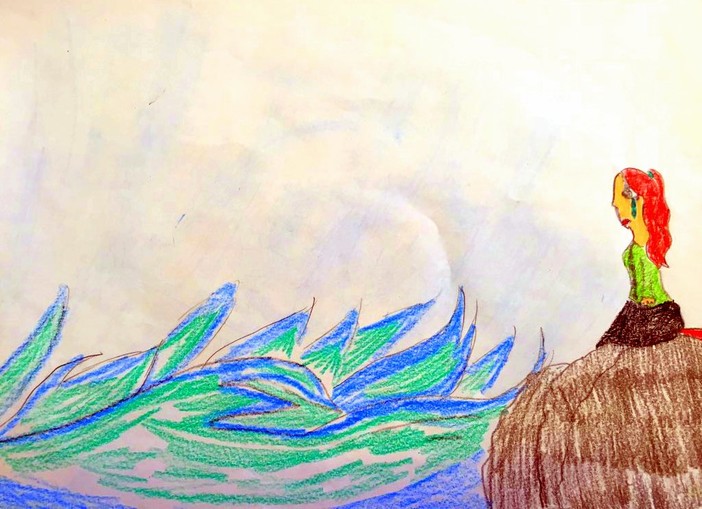 Una bambina dai capelli rossi affacciata sulle onde minacciose del mare di Sanremo: il racconto di Enzo Iorio nei disegni dei bambini