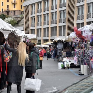 Il mercato di Piazza Eroi