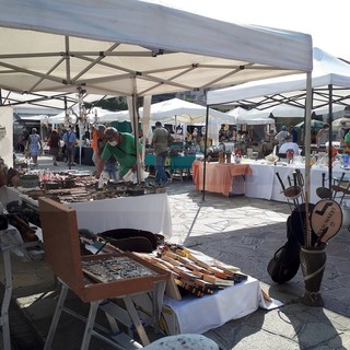 Sanremo: mercatino dell'antiquariato tra piazza Colombo e il Casinò, un lettore "Scelta azzeccatissima" Sanremo: mercatino dell'antiquariato tra piazza Colombo e il Casinò, un lettore "Scelta azzeccatissima"
