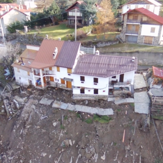 Monesi e Piaggia viste dall’alto dopo la frana, le immagini dal drone dei Vigili del Fuoco (foto e video)