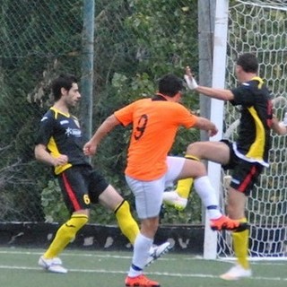 Nella foto Matteo Cutellè (Ospedaletti) al tiro: sarà ritorno al gol domani pomeriggio contro il Bordighera Sant'Ampelio?