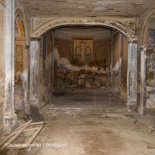 Messe nere in una chiesa sconsacrata al confine tra Taggia e Sanremo: ecco le scritte sataniche scoperte nell'entroterra