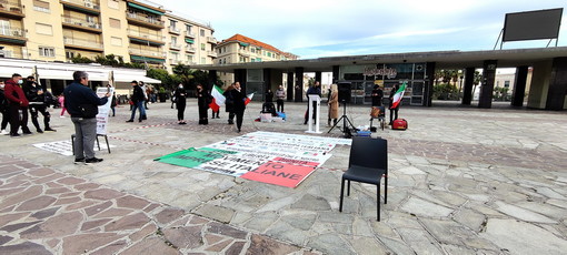 Associazione Fieristi Italiana: "La nostra idea di protesta per il Festival nel rispetto dell'emergenza" (Foto) Associazione Fieristi Italiana: "La nostra idea di protesta per il Festival nel rispetto dell'emergenza" (Foto)