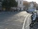 Sanremo: gli scooter non rispettano il transito per parcheggiare al mercato, intanto tornano in massa gli abusivi (Foto)
