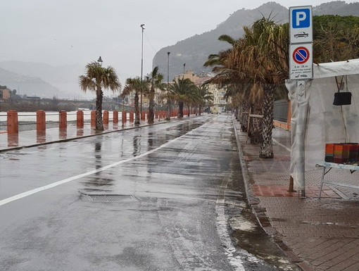 Ventimiglia: inaspriti i controlli per i francesi che entrano dalla A10, intanto oggi mercato 'spettrale' (Foto)