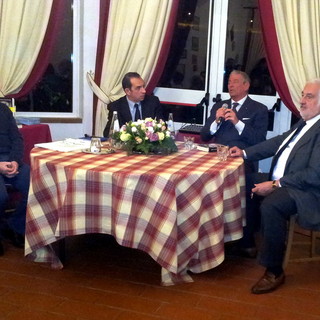 Grande partecipazione, ieri nel tardo pomeriggio al campo ippico di Sanremo, all'incontro con lo scrittore Marco Buticchi