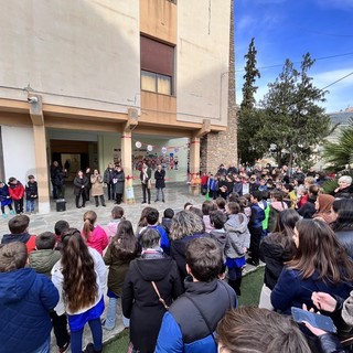 Taggia: alla scuola Soleri cinque murales per ricordare i diritti dell'infanzia, opere ispirate dall'incontro con i bimbi ucraini Taggia: alla scuola Soleri cinque murales per ricordare i diritti dell'infanzia, opere ispirate dall'incontro con i bimbi ucraini
