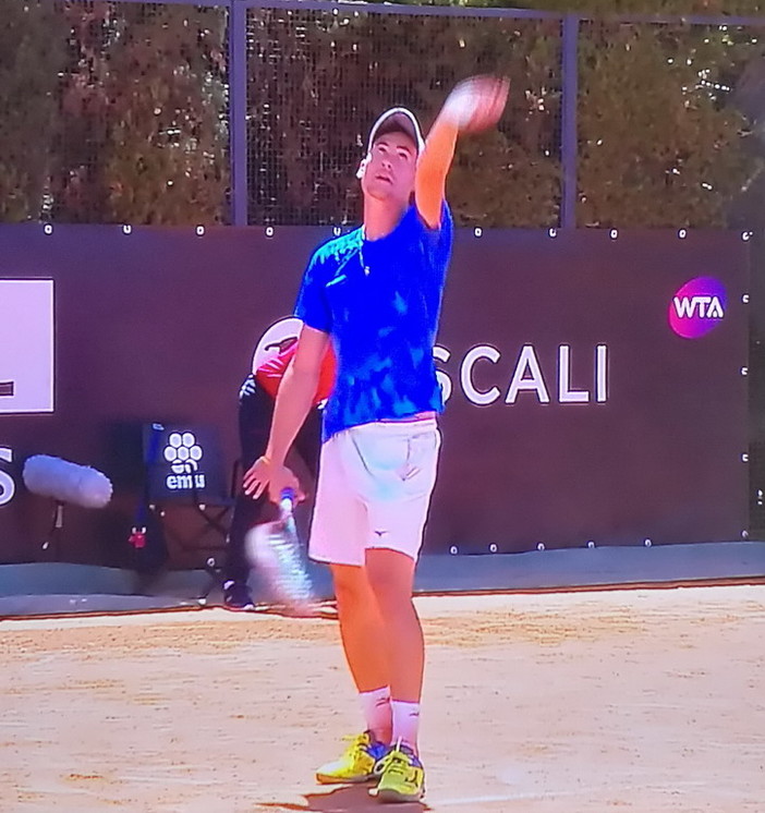 Nella foto tratta da sky Sport, il tennista sanremese Gianluca Mager in azione