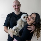 Matteo e Alessia sposi alla Madonna della Costa: dopo anni insieme, il sì davanti alle loro gemelline