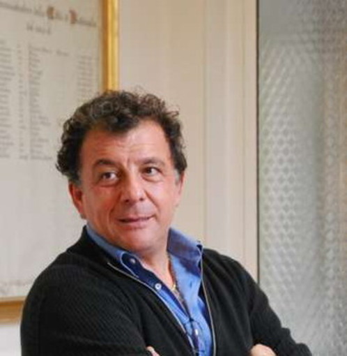 Appalto mercato coperto di Ventimiglia: interrogato dai Carabinieri l’ex dirigente del settore Commercio Mauro Grassano Appalto mercato coperto di Ventimiglia: interrogato dai Carabinieri l’ex dirigente del settore Commercio Mauro Grassano