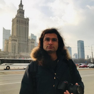 Oggi pomeriggio l'artista ventimigliese inaugura la sua personale 'I Colossi' a Varsavia in Polonia Oggi pomeriggio l'artista ventimigliese inaugura la sua personale 'I Colossi' a Varsavia in Polonia