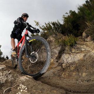 Entroterra: sentieri delle mountain bike disseminati di trappole, preoccupazione tra gli appassionati Entroterra: sentieri delle mountain bike disseminati di trappole, preoccupazione tra gli appassionati