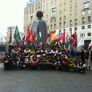 Successo a Milano per l'esibizione del Gruppo Sbandieranti e Musici dei Setrieri di Ventimiglia nella Nazionale Italiana