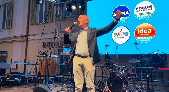Sanremo, Alessandro Mager "chiude" la campagna elettorale e punge gli avversari: "Le critiche? Livello molto basso" (Foto e video) Sanremo, Alessandro Mager "chiude" la campagna elettorale e punge gli avversari: "Le critiche? Livello molto basso" (Foto e video)