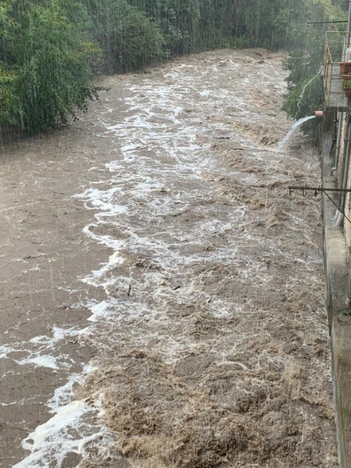 Maltempo: allerta gialla fino a domani sera, piogge oltre i 100 mm e bomba d'acqua nell'entroterra (Foto) Maltempo: allerta gialla fino a domani sera, piogge oltre i 100 mm e bomba d'acqua nell'entroterra (Foto)