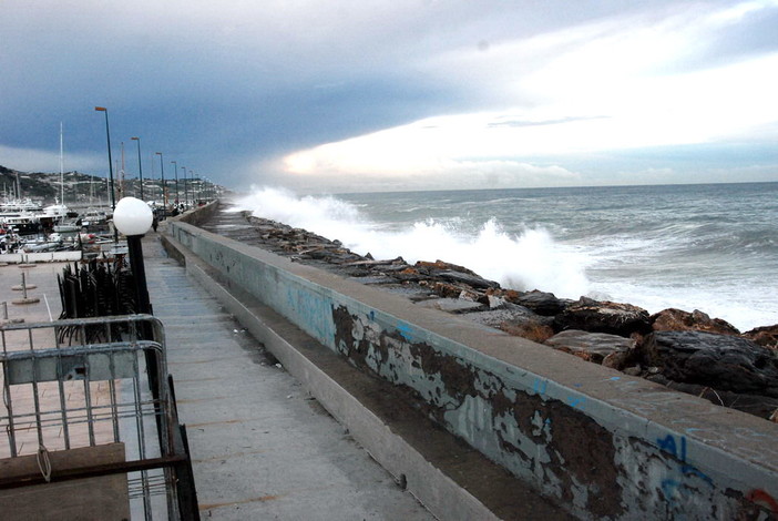 Migliora la situazione meteo in provincia: riaperto il porto di Sanremo, attenzione sulle strade che portano in Piemonte Migliora la situazione meteo in provincia: riaperto il porto di Sanremo, attenzione sulle strade che portano in Piemonte