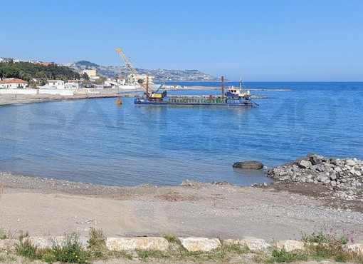 Sanremo: stanno per terminare i lavori di ripascimento delle spiagge tra la Foce e Pian di Poma (Foto)