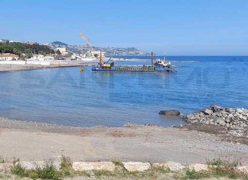 Sanremo: stanno per terminare i lavori di ripascimento delle spiagge tra la Foce e Pian di Poma (Foto)
