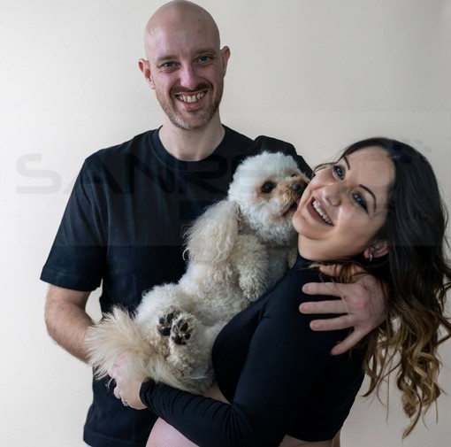 Matteo e Alessia sposi alla Madonna della Costa: dopo anni insieme, il sì davanti alle loro gemelline Matteo e Alessia sposi alla Madonna della Costa: dopo anni insieme, il sì davanti alle loro gemelline