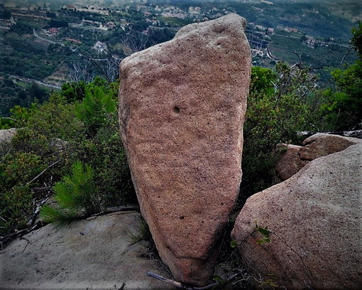 Un'eco di origine pagana di accendere fuochi a Dolceacqua: un Menhir scoperto dal gruppo ArcheoNervia Un'eco di origine pagana di accendere fuochi a Dolceacqua: un Menhir scoperto dal gruppo ArcheoNervia