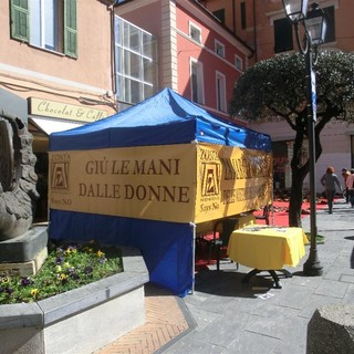 Ventimiglia: le foto della 'Marcia Silenziosa' contro il femminicidio con lo Zonta Club