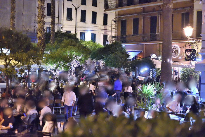Sanremo: musica e discoteca in piazza Bresca, alcuni residenti "Insopportabile, ora partono gli esposti" (Video) Sanremo: musica e discoteca in piazza Bresca, alcuni residenti "Insopportabile, ora partono gli esposti" (Video)