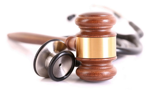 Avvocati e medici chirurghi uniti contro la dilagante pubblicità su risarcimenti in ambito sanitario