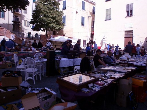 A Taggia un weekend "d'epoca": mostra – scambio di auto e moto d'epoca e il tradizionale mercatino di antiquariato "Cose d'altri tempi" A Taggia un weekend "d'epoca": mostra – scambio di auto e moto d'epoca e il tradizionale mercatino di antiquariato "Cose d'altri tempi"