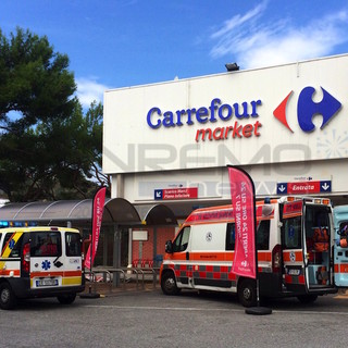 Sanremo: 51enne soccorso per un malore al supermercato Carrefour di Bussana