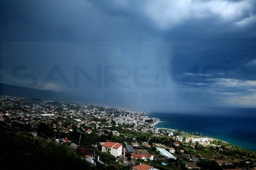 Maltempo in arrivo: per ora precipitazioni confermate per domani sera e giovedì sulla nostra provincia Maltempo in arrivo: per ora precipitazioni confermate per domani sera e giovedì sulla nostra provincia