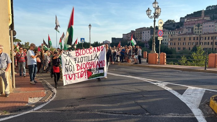 Ventimiglia: abbordata la 'flotilla' a largo di Gaza: organizzato un presidio oggi pomeriggio a Largo Torino Ventimiglia: abbordata la 'flotilla' a largo di Gaza: organizzato un presidio oggi pomeriggio a Largo Torino