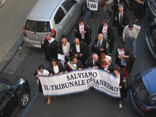 Anticipata alle 20.45 la manifestazione di stasera 'Salviamo il Tribunale di Sanremo’ Anticipata alle 20.45 la manifestazione di stasera 'Salviamo il Tribunale di Sanremo’