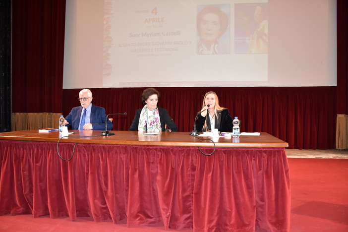 Sanremo: con Suor Myriam Castelli la figura di San Paolo Giovanni II ai 'Martedì Letterari' del Casinò (Foto e Video) Sanremo: con Suor Myriam Castelli la figura di San Paolo Giovanni II ai 'Martedì Letterari' del Casinò (Foto e Video)