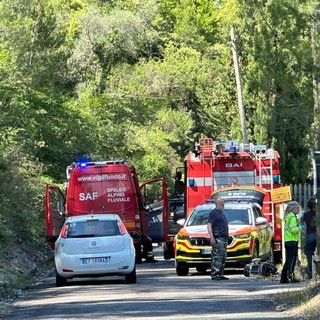 Ventimiglia: auto dell'Istituto Geografico Militare in un burrone sul Grammondo, 4 uomini all'interno e mobilitazione di soccorsi (Foto e Video) Ventimiglia: auto dell'Istituto Geografico Militare in un burrone sul Grammondo, 4 uomini all'interno e mobilitazione di soccorsi (Foto e Video)