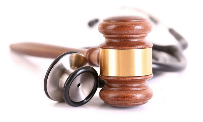 Avvocati e medici chirurghi uniti contro la dilagante pubblicità su risarcimenti in ambito sanitario Avvocati e medici chirurghi uniti contro la dilagante pubblicità su risarcimenti in ambito sanitario