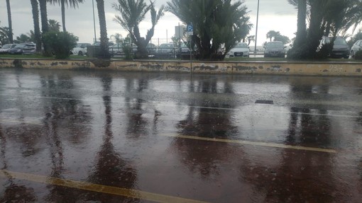 Meteo. Allerta gialla in Liguria, una domenica di temporali, mareggiare e venti forti
