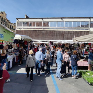 Sanremo: da due settimane il mercato ambulante e l'Annonario in continua ascesa grazie al ritorno dei francesi