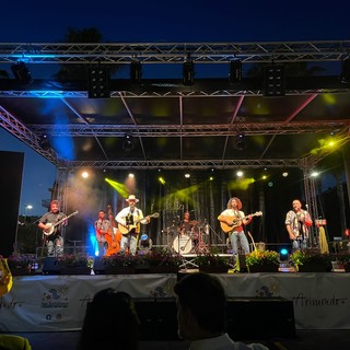 Dalla provincia di Cuneo: concerto gratuito di 'Joe Bastianich e La Terza Classe' a Cervasca Dalla provincia di Cuneo: concerto gratuito di 'Joe Bastianich e La Terza Classe' a Cervasca