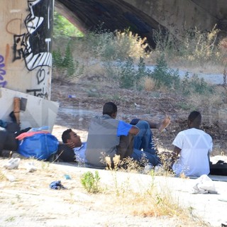 Ventimiglia: migranti nuovamente in aumento sul greto del Roya, il Prefetto "Accentrare tutto al Campo Roya" (Foto e Video)