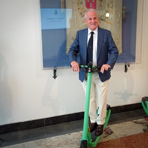 Imperia, monopattini elettrici: il sindaco Scajola firma ordinanza con le regole di sicurezza da seguire, da domani al via servizio in sharing