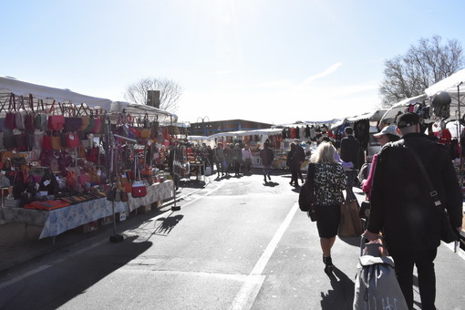 Ventimiglia: venerdì la riapertura del mercato ambulante, soddisfatte le associazioni di categoria "Ma chiederemo qualche modifica" Ventimiglia: venerdì la riapertura del mercato ambulante, soddisfatte le associazioni di categoria "Ma chiederemo qualche modifica"