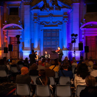 Ventimiglia accoglie il Voxonus Festival con una serata di ‘Musica nel mondo’ ai Balzi Rossi Ventimiglia accoglie il Voxonus Festival con una serata di ‘Musica nel mondo’ ai Balzi Rossi