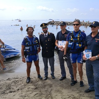 Imperia, presentato oggi ai Bagni Oneglio il servizio moto d'acqua della Polizia. Valentino: "Saranno le nostre volanti del mare" (Foto e video)